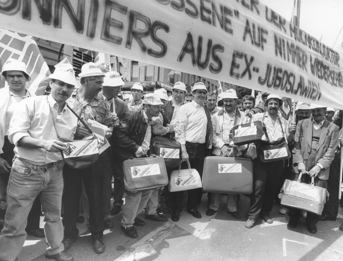 Manifestation de travailleurs saisonniers d'ex-Yougoslavie, Zurich, 1994. Archives sociales suisses. Capture%20d%E2%80%99%C3%A9cran%20du%202026-03-01%2016-06-46